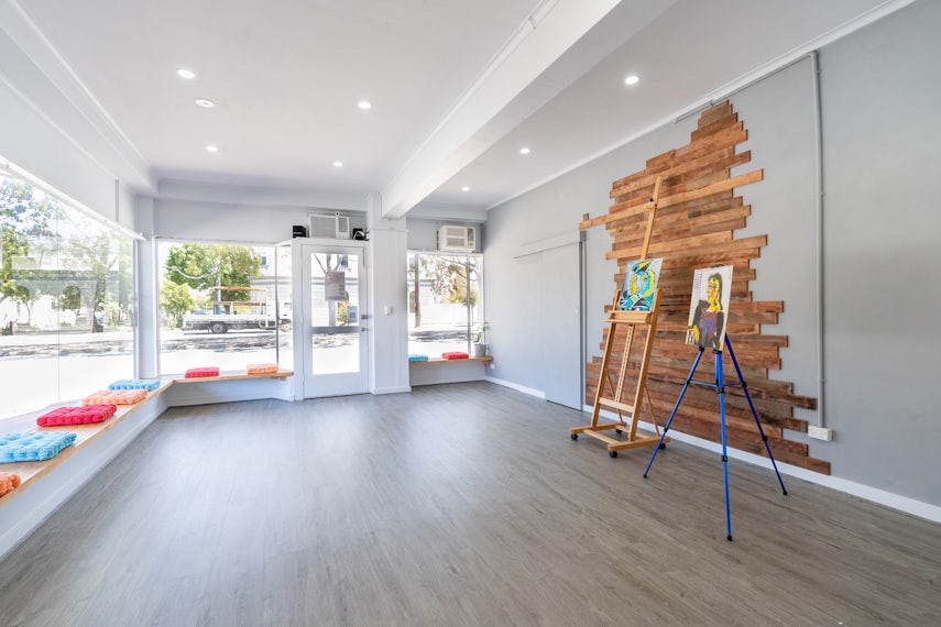 Sunlit Urban Studio 0
