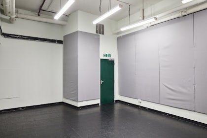 Studio 2 5