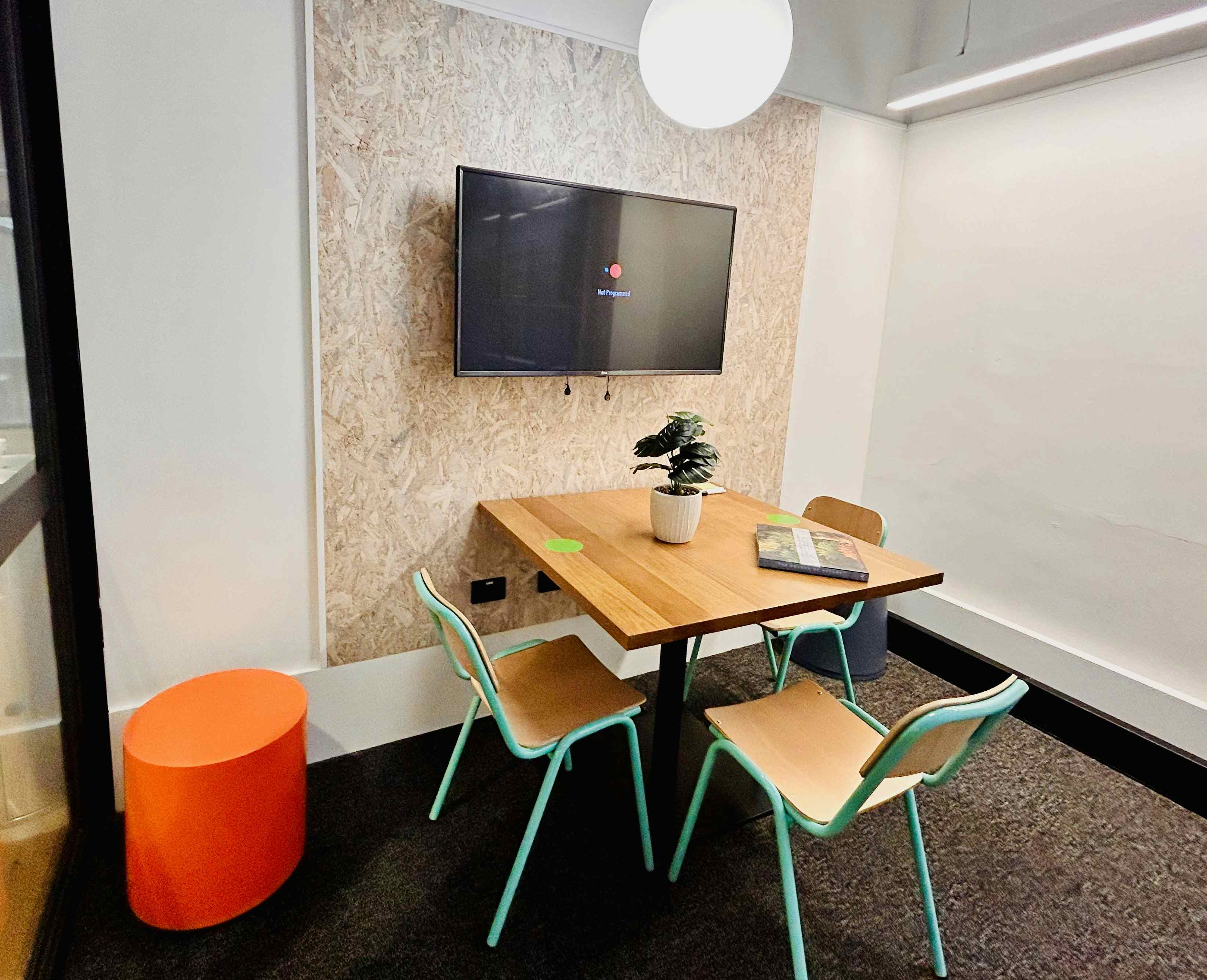 4-Seater Meeting Rooms