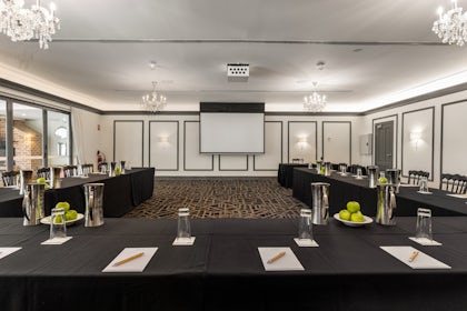 Throsby Room 2