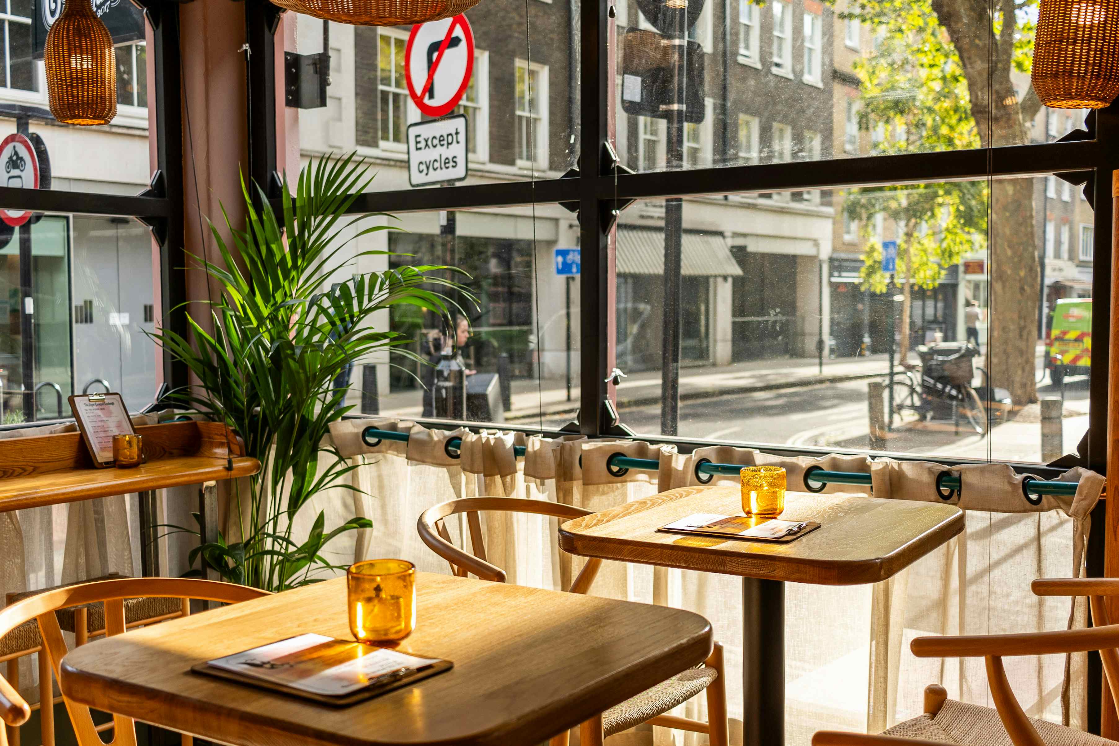 Royal Cocktail Exchange - full venue 2