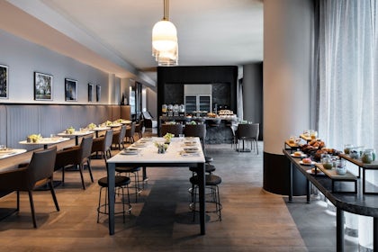 M - Club Room 1