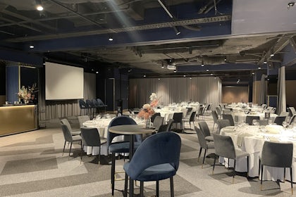 Queens Room 1