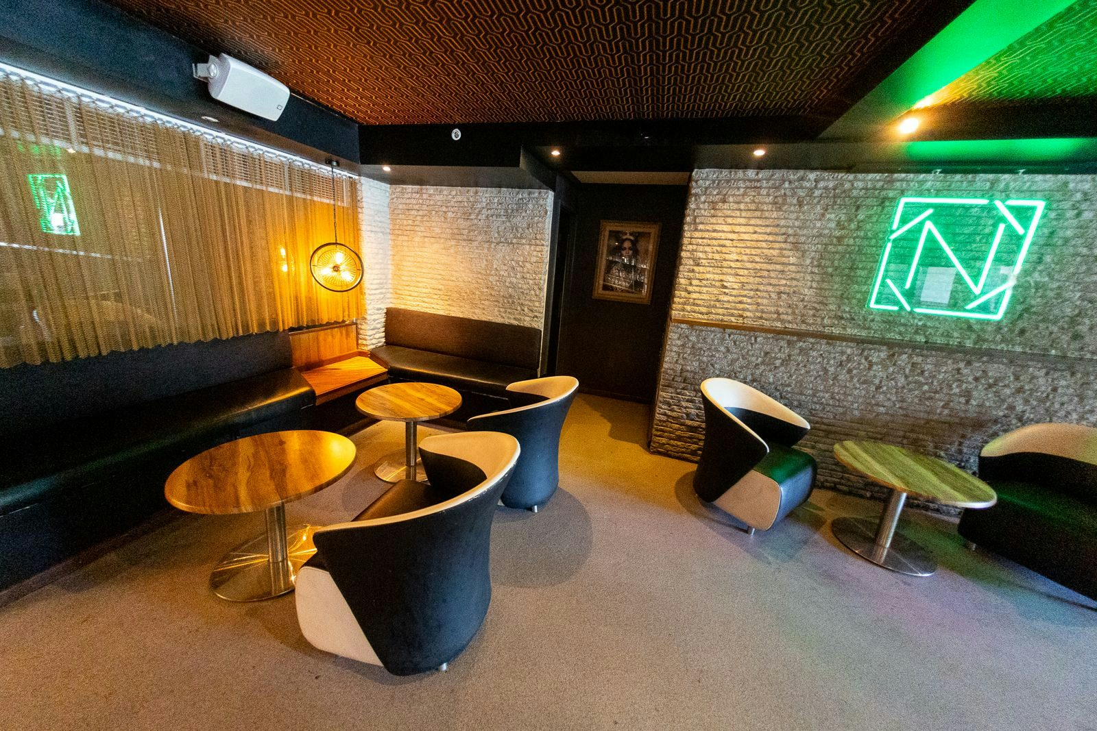 Lounge Bar 1 0