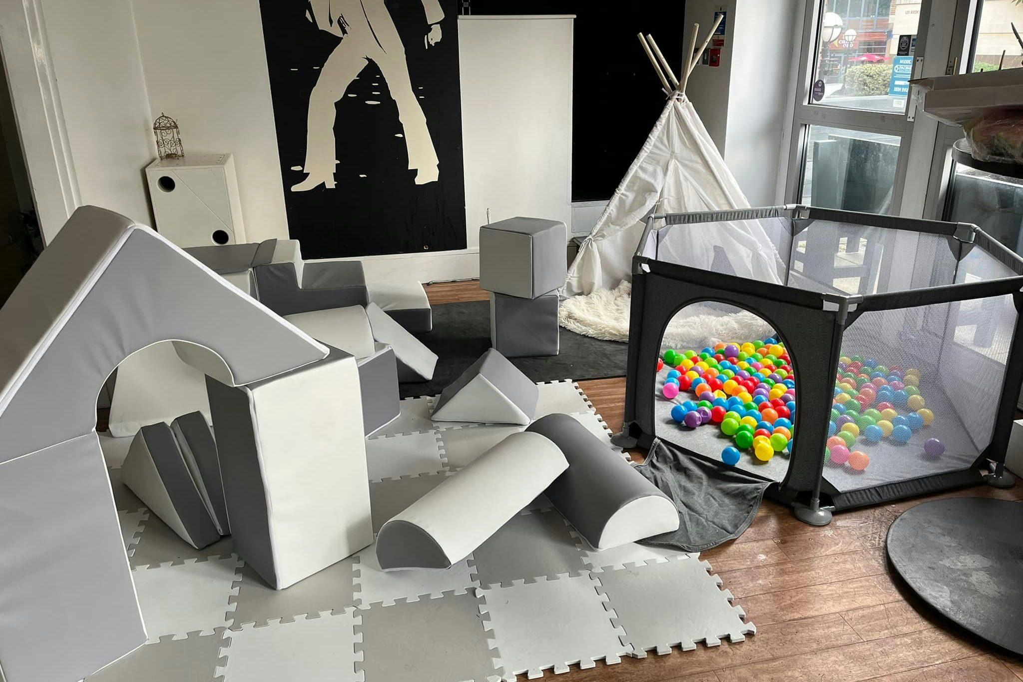 Baby Showers & Gender Reveals In The Lounge Bar 0
