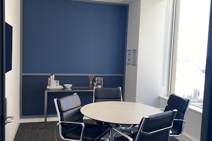 Fuju I 4 Person Meeting Room 2
