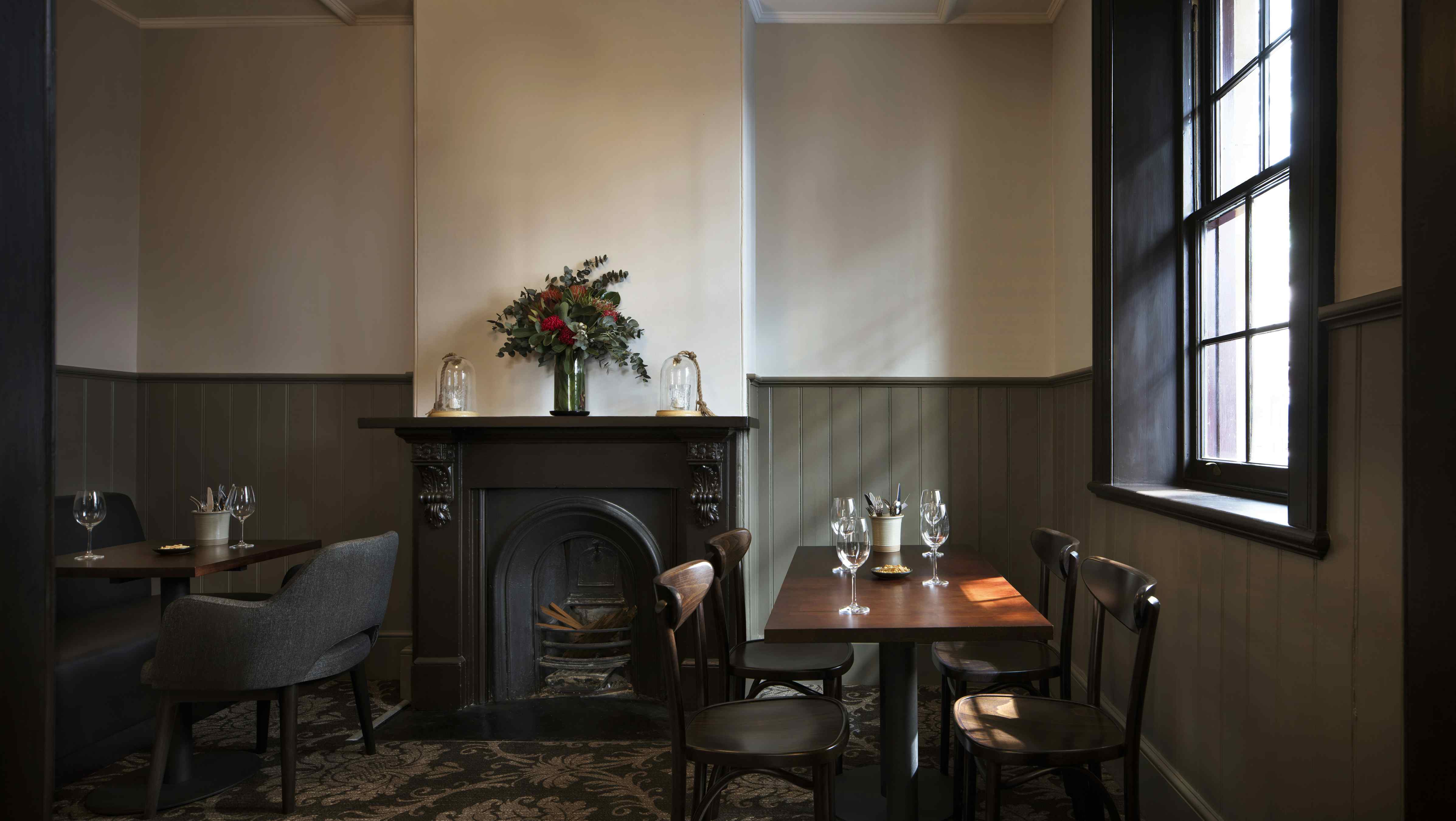 The Dundee Arms Pub  1