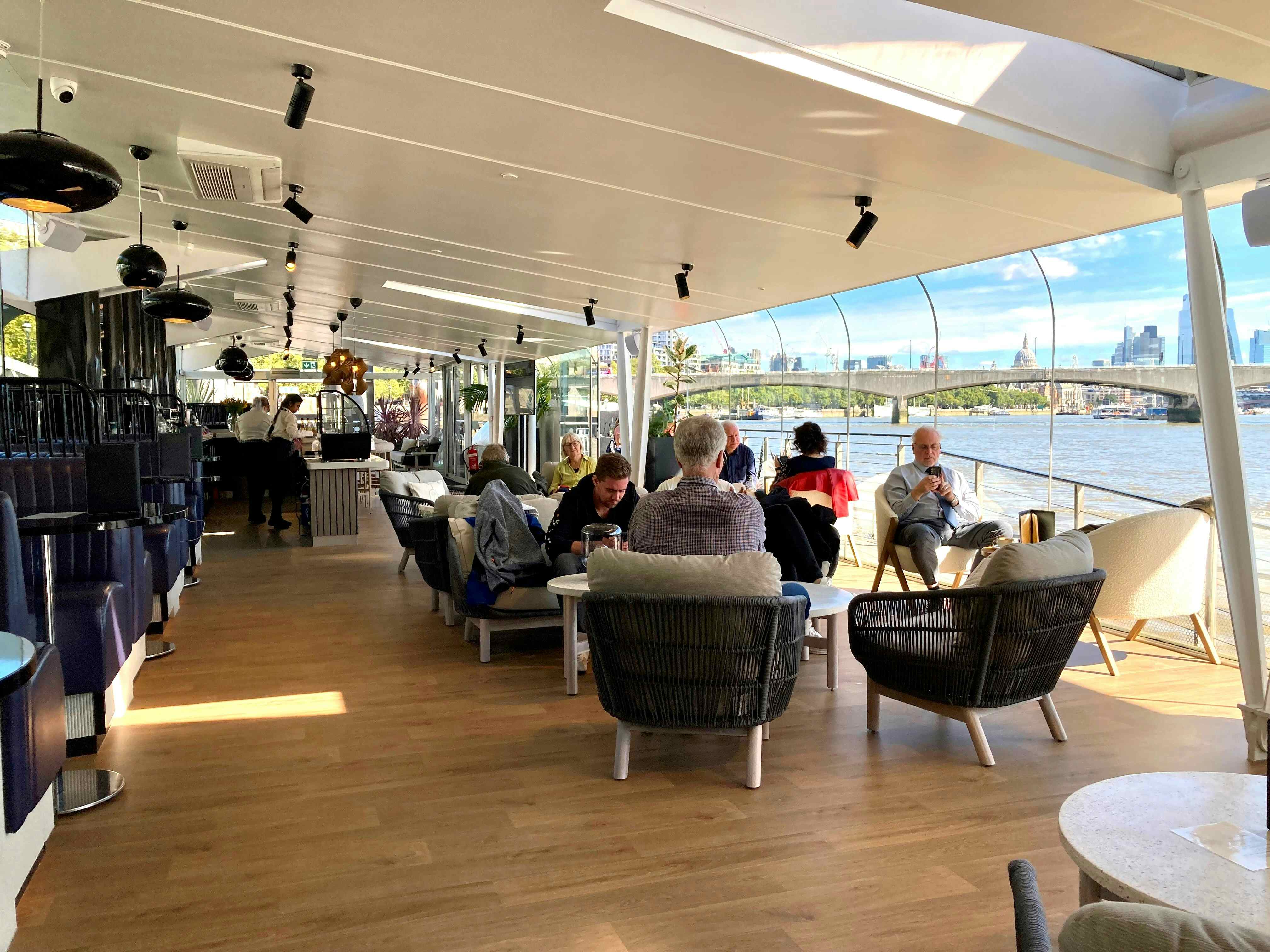 Clipper Lounge EMB 1