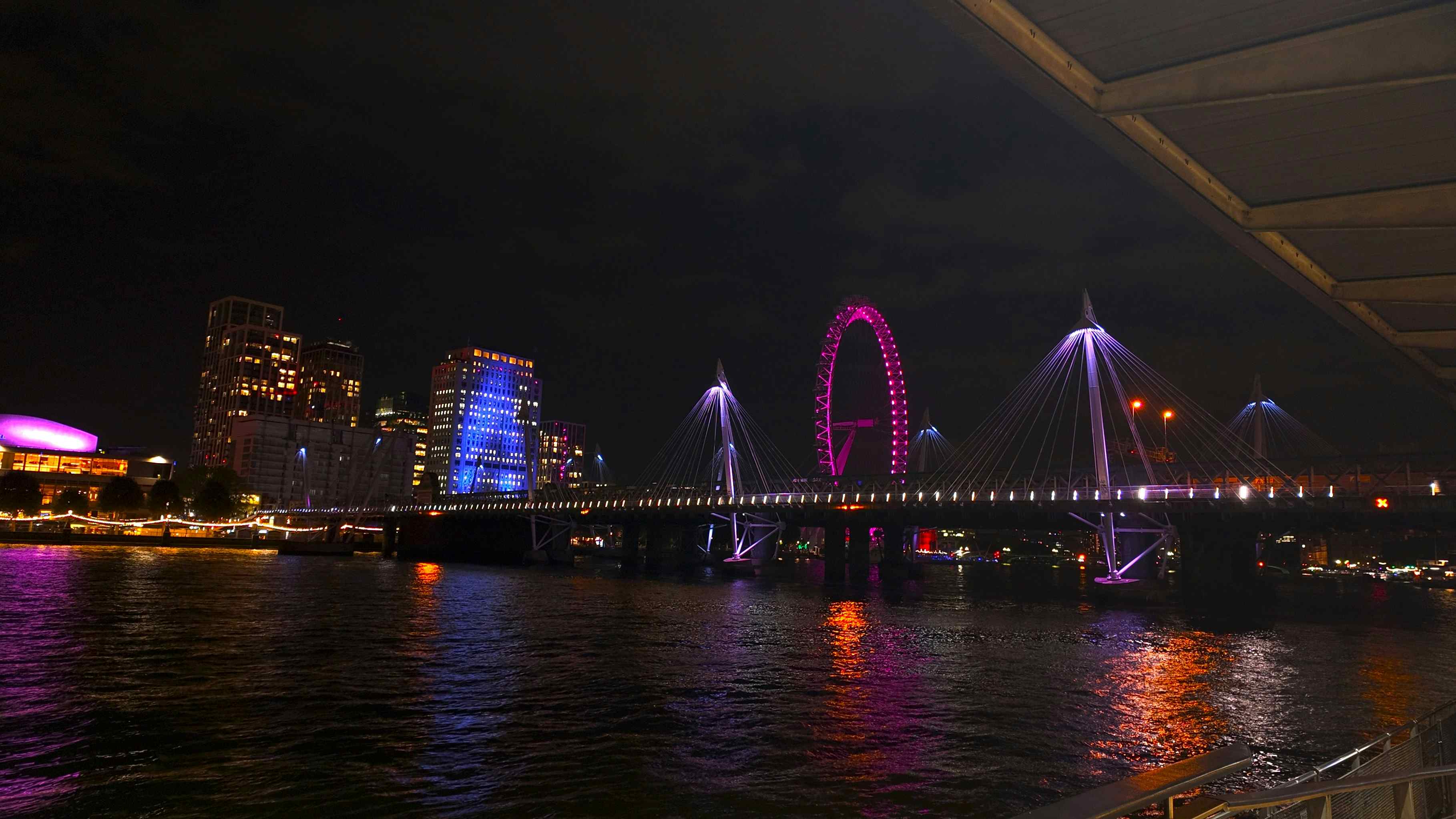 Clipper Lounge EMB 10