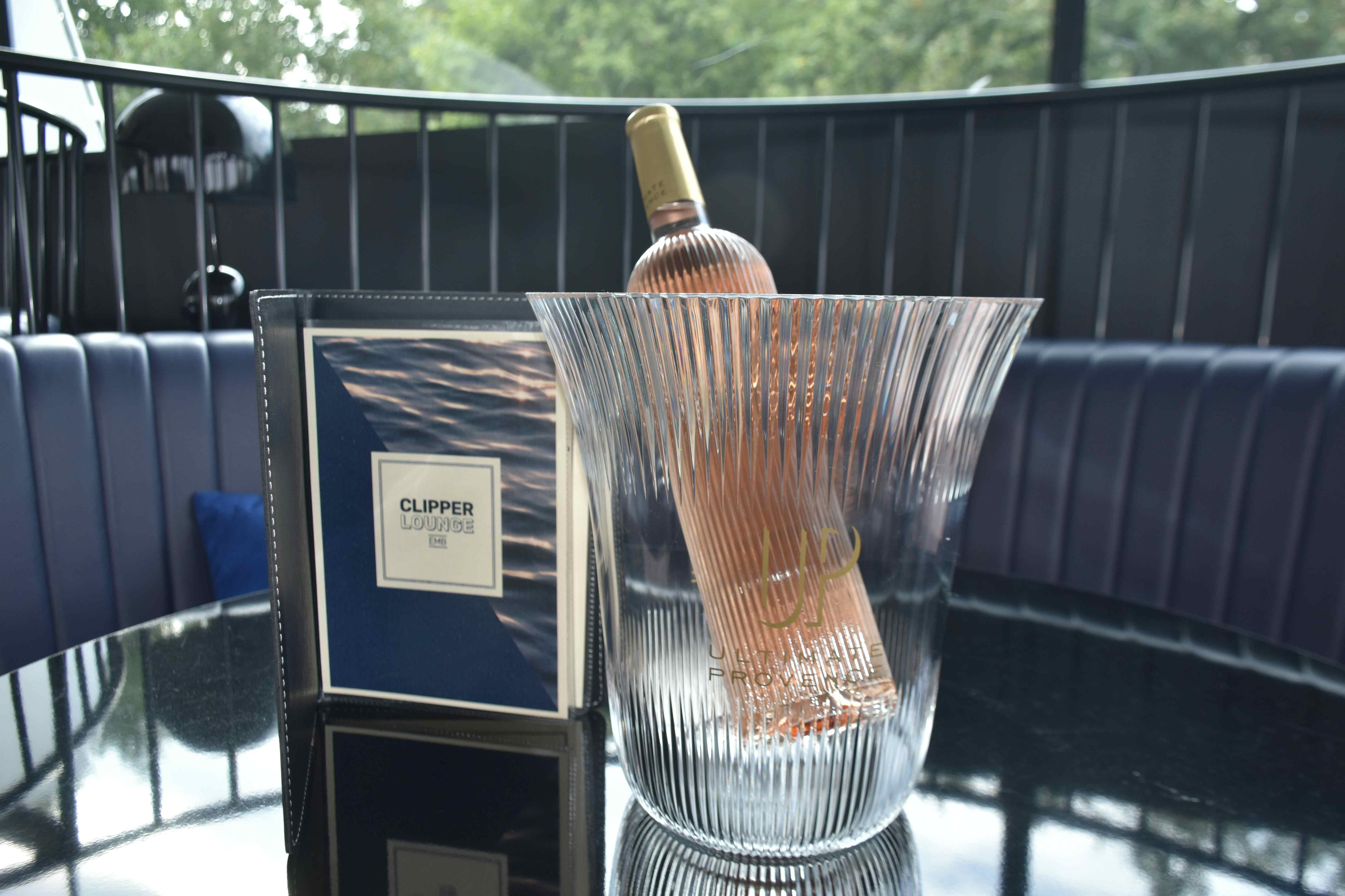 Clipper Lounge EMB 7