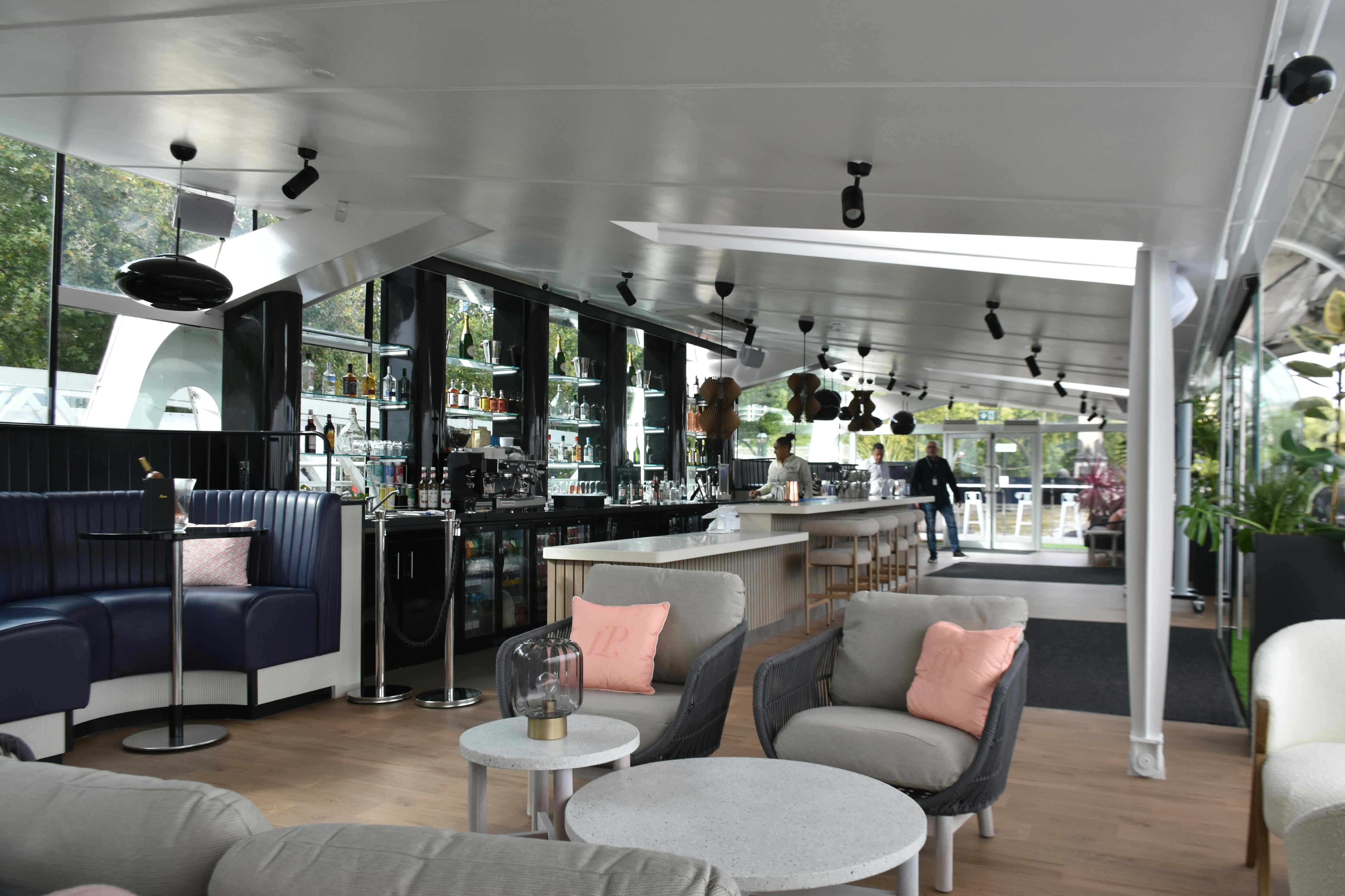 Clipper Lounge EMB 5