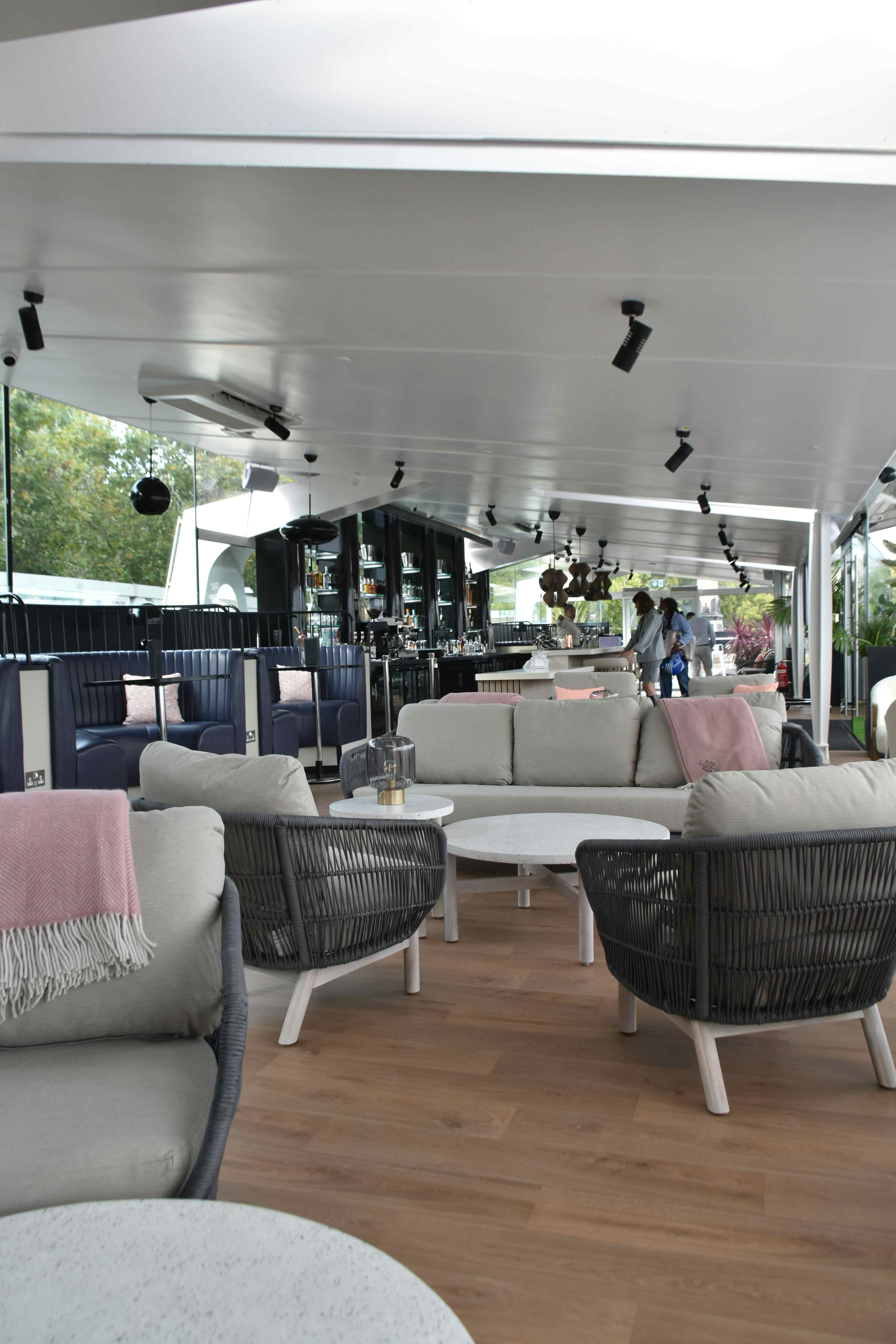 Clipper Lounge EMB 6