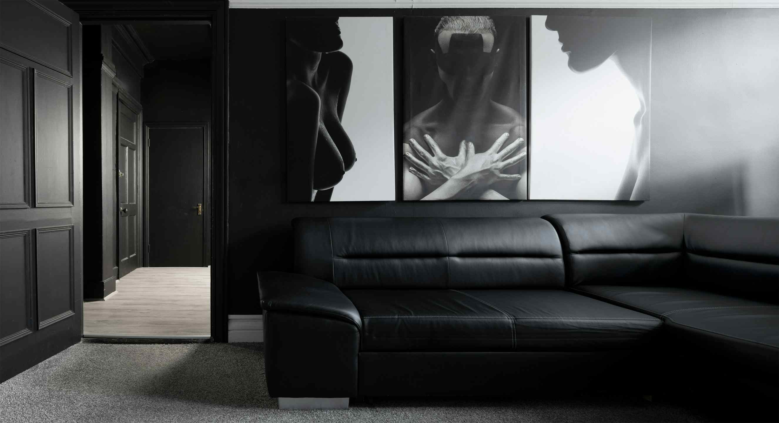 50Hz Photography & Video Studio Rental – Ideal for Portraits, Still Life, and More! 2