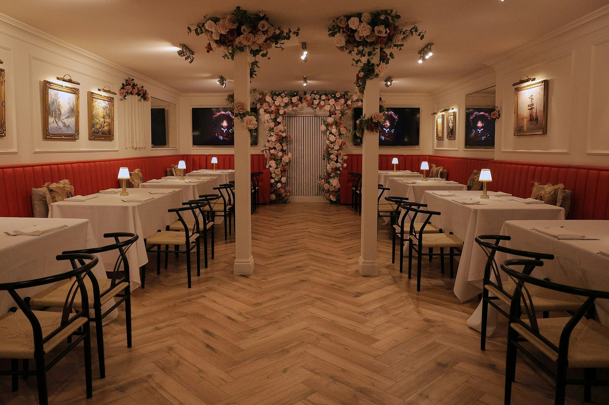 The Hideaway Orange Room 6