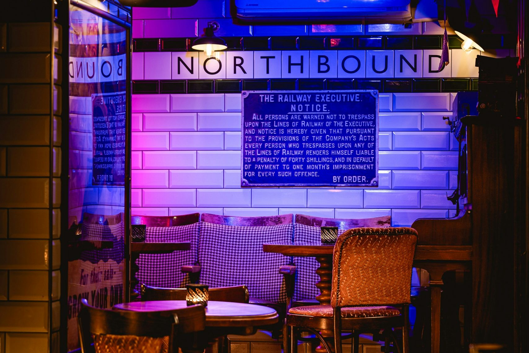 The Underground : North & Southbound Platforms 5