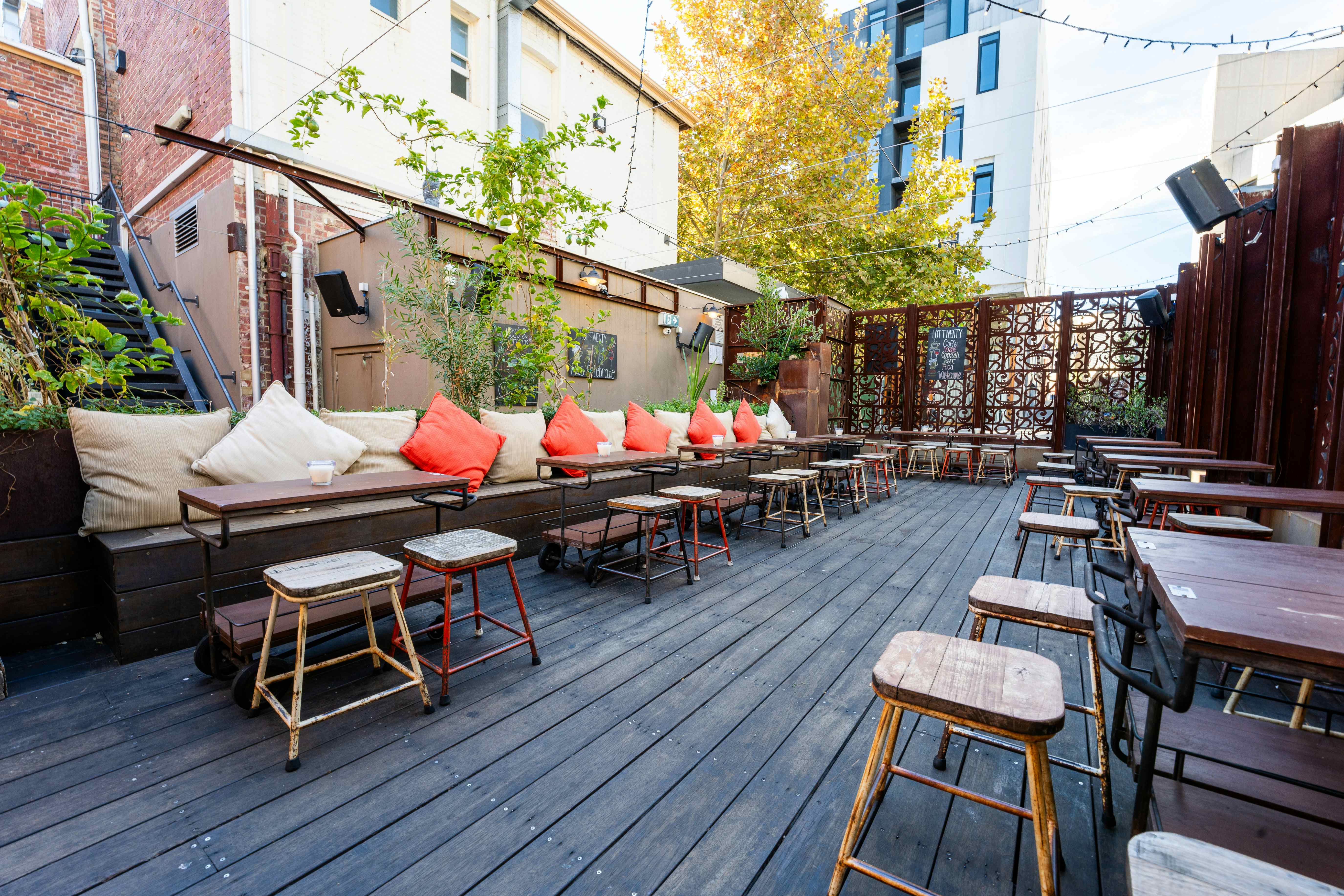 Main Bar / The Deck / Courtyard 3