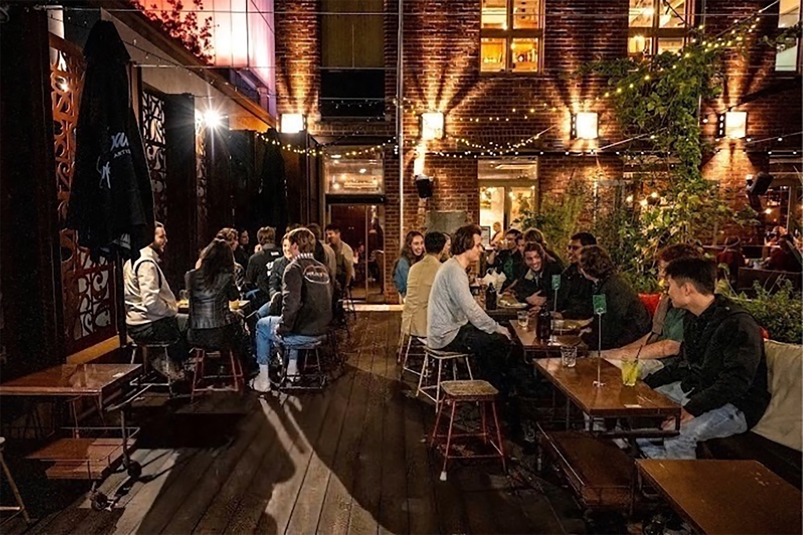 Main Bar / The Deck / Courtyard 10