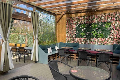 Garden Lounge 1