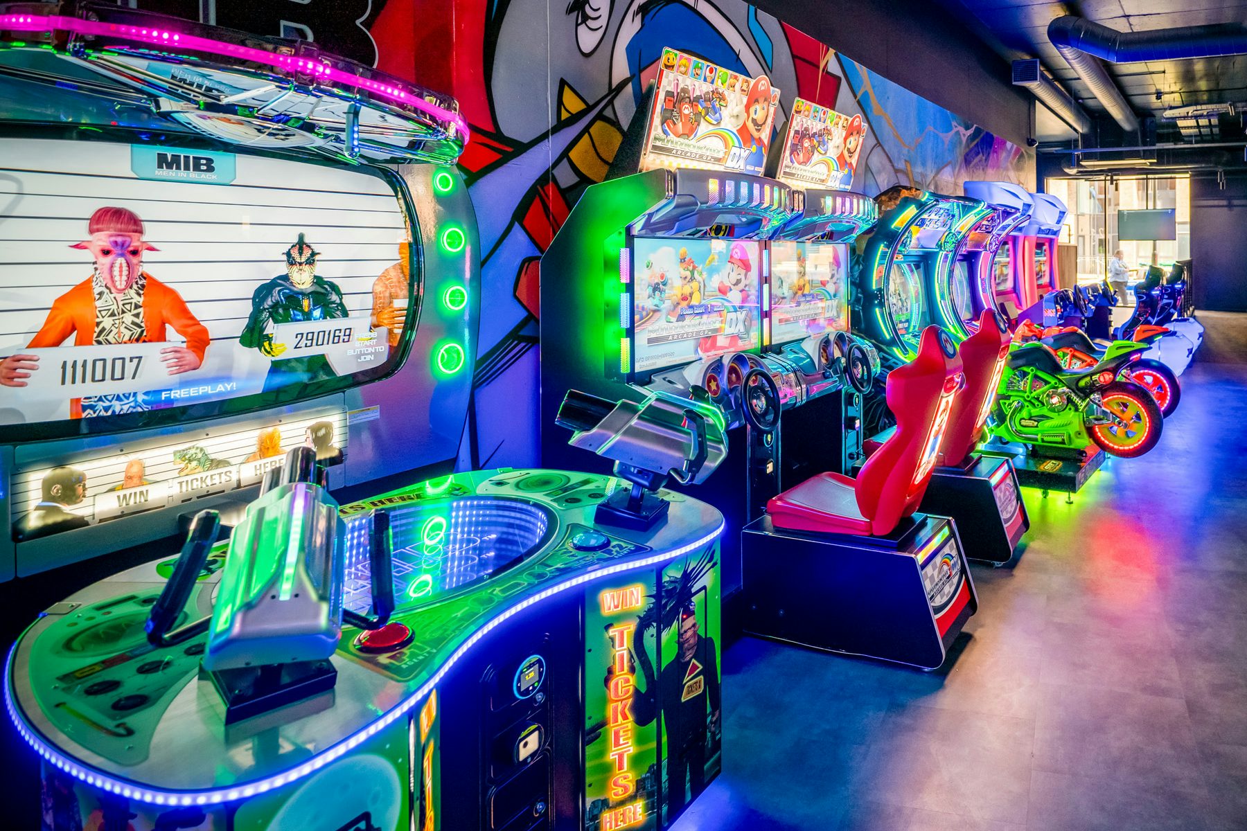 Bowl, Break, Sing & Game 0