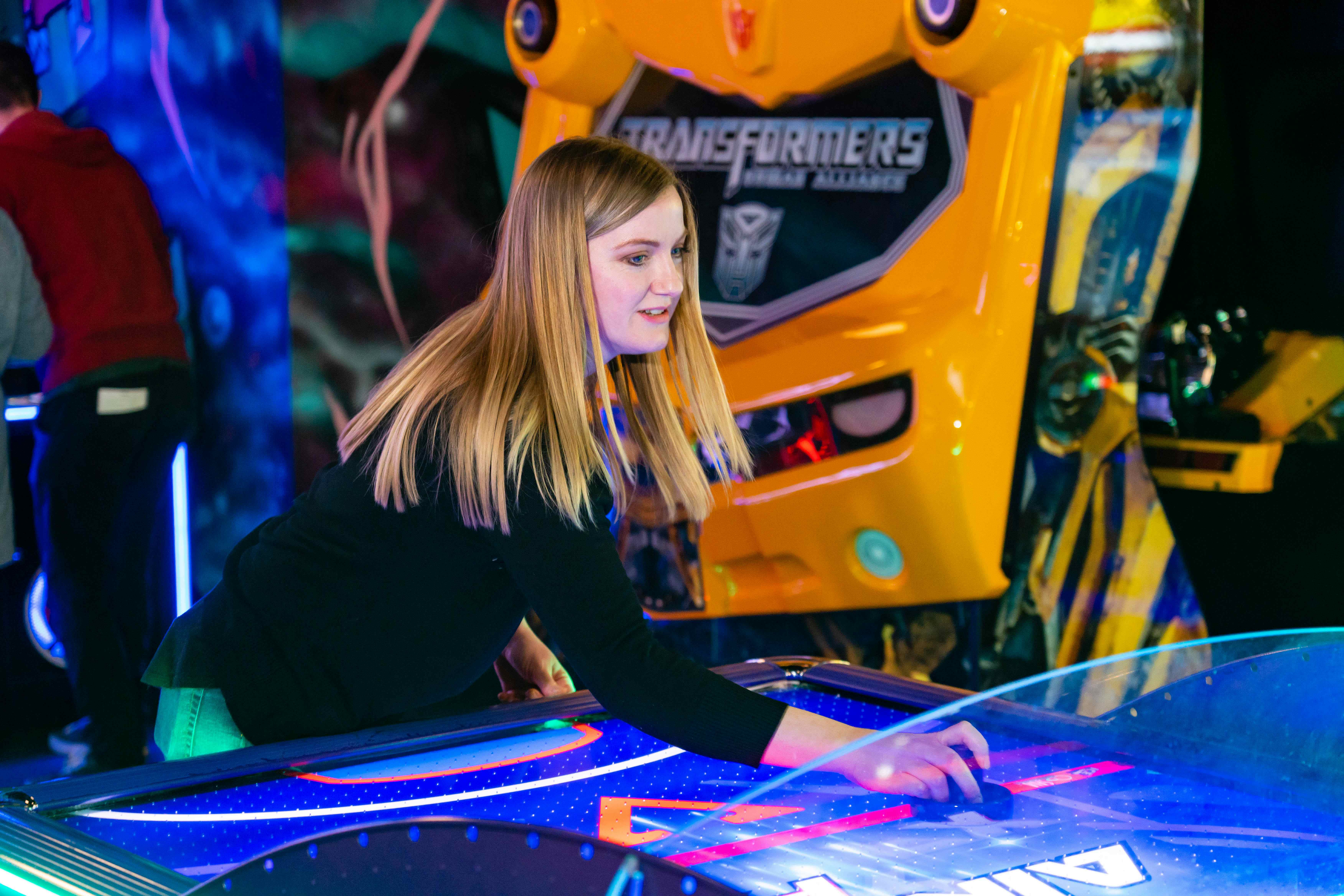 Bowl, Break, Sing & Game 12