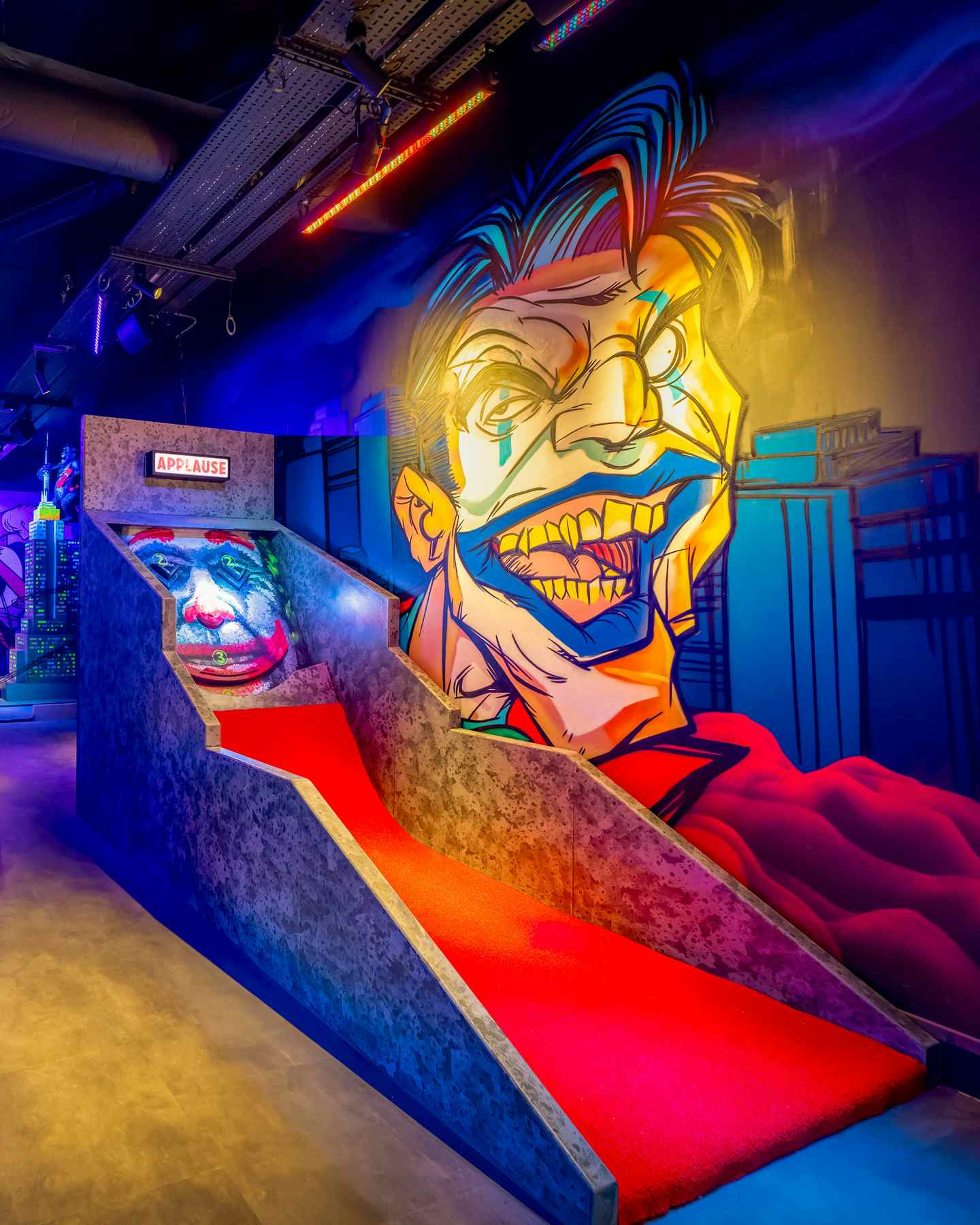 Mini Golf & Red Room 1