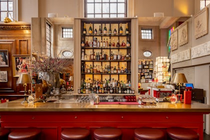 Swans Bar 2
