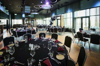 Lake Lounge 1