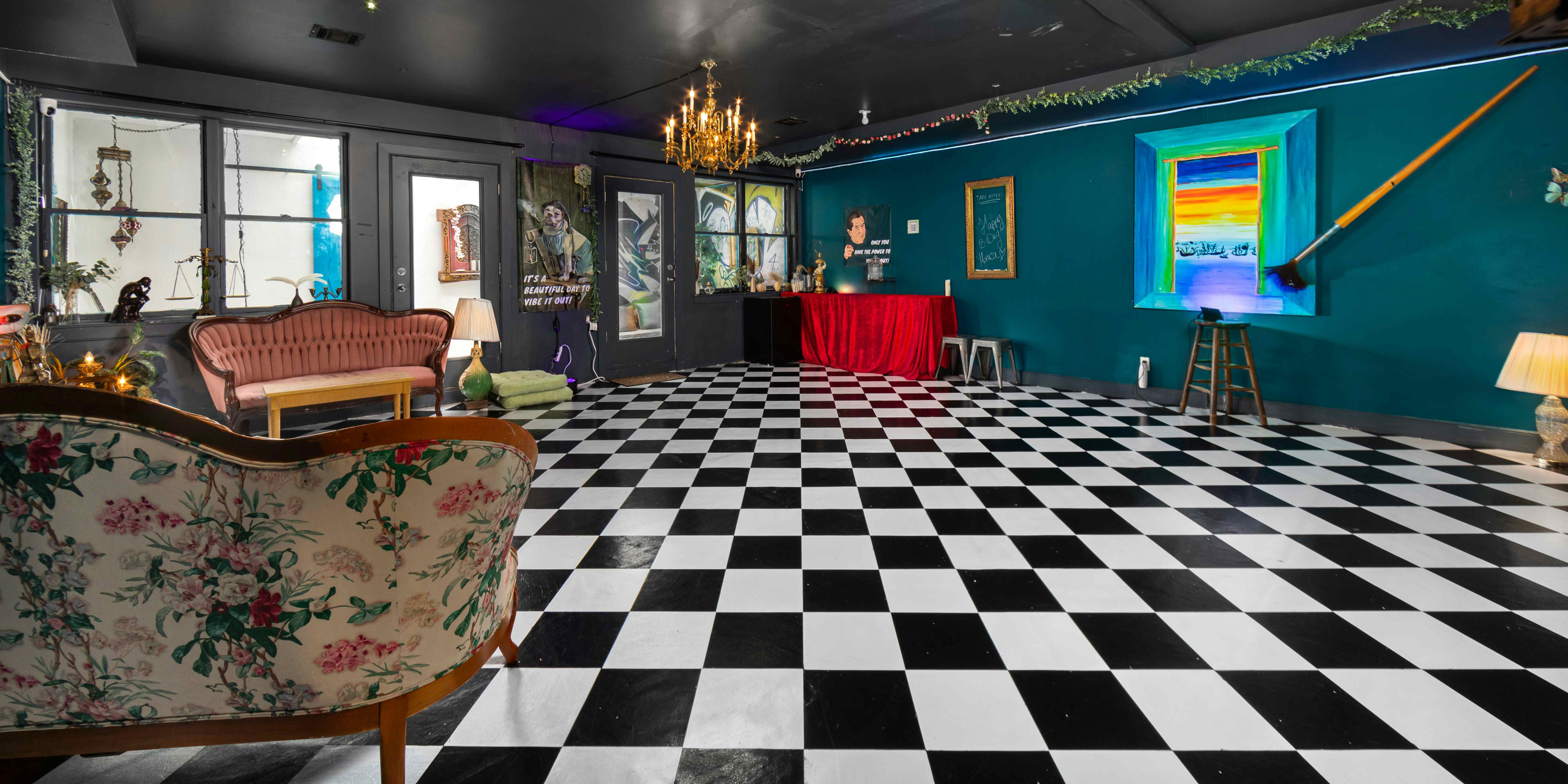 Unique Intimate Space with Backyard in Bushwick! 2