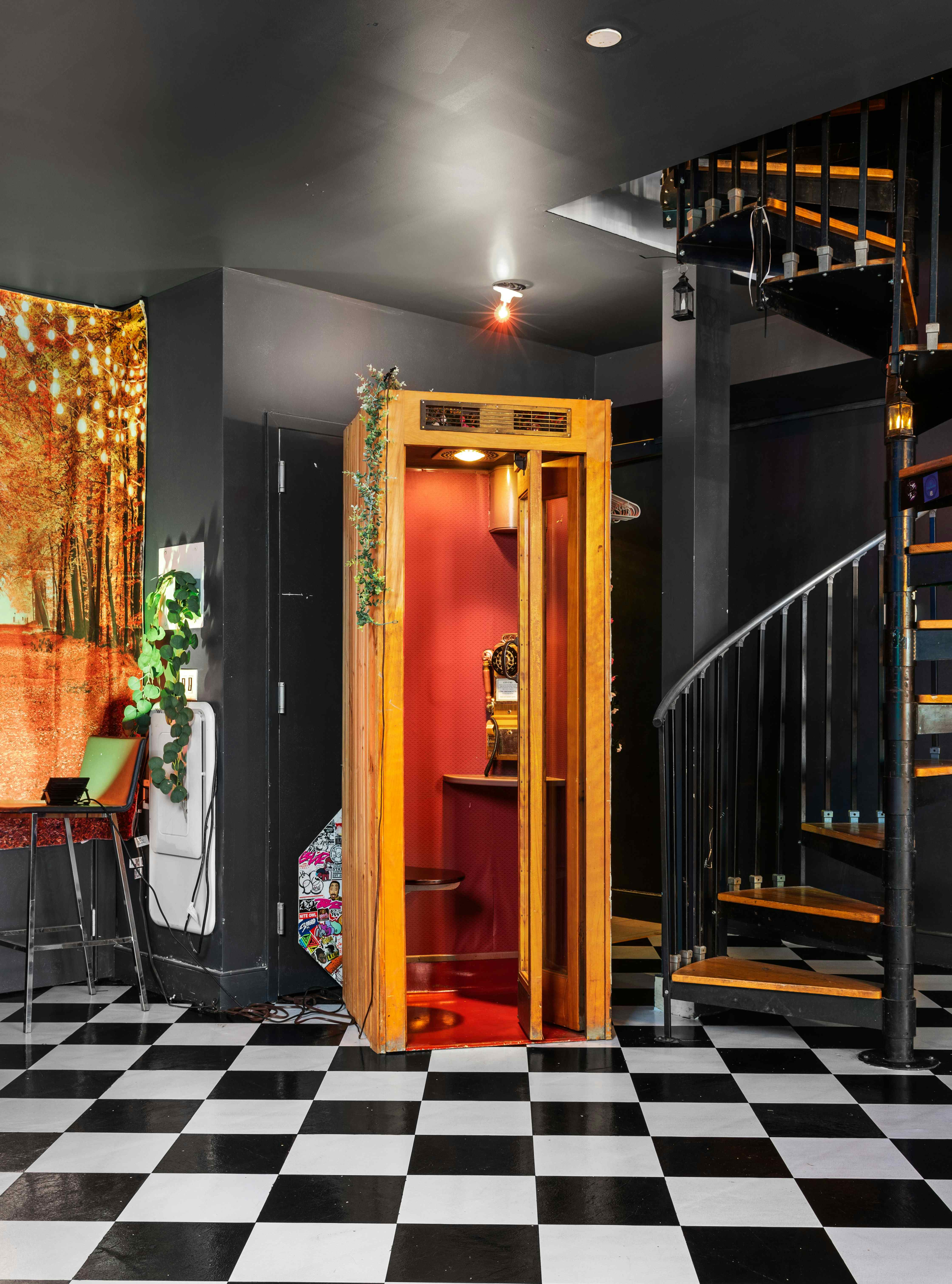 Unique Intimate Space with Backyard in Bushwick! 3