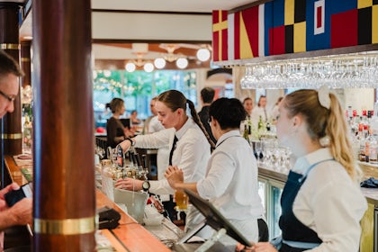 Yacht Club Bar 4