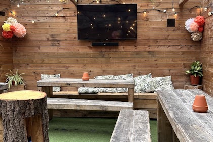 The Jolly Gardeners - Secret Garden Hire 5