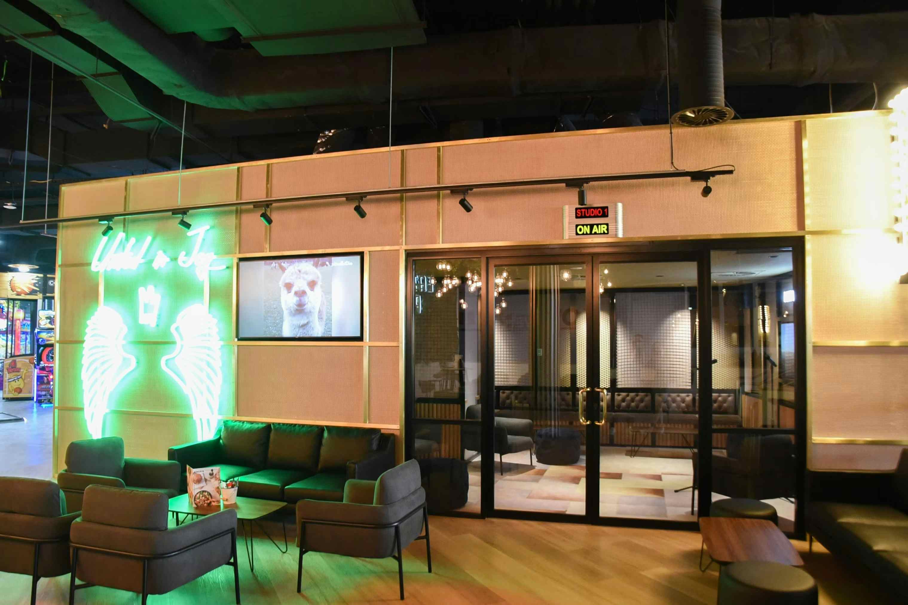 Bowling & Balcony Exclusive 1