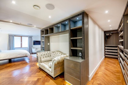 The Lounge 15