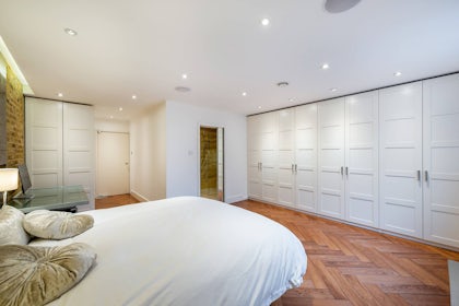 The Lounge 16