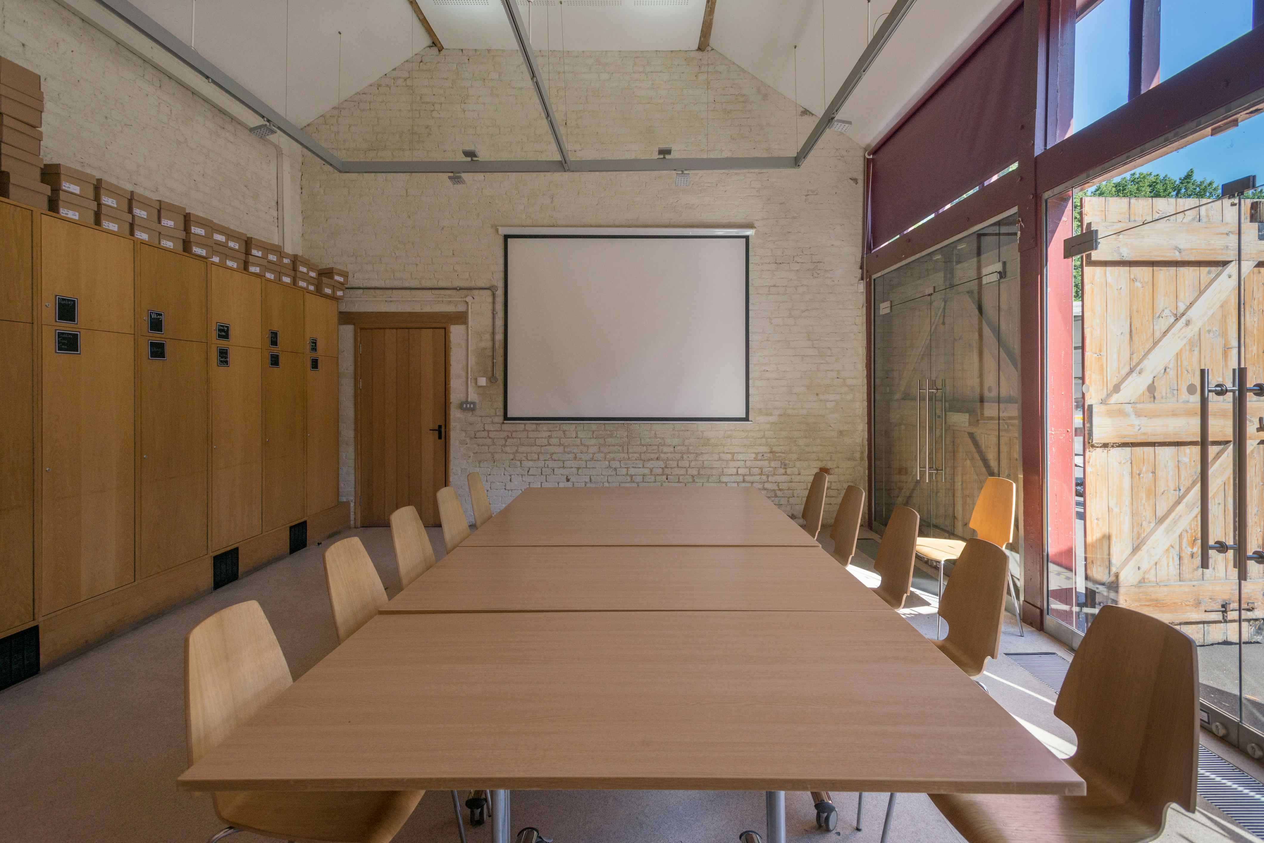 Stables - carriage room 0