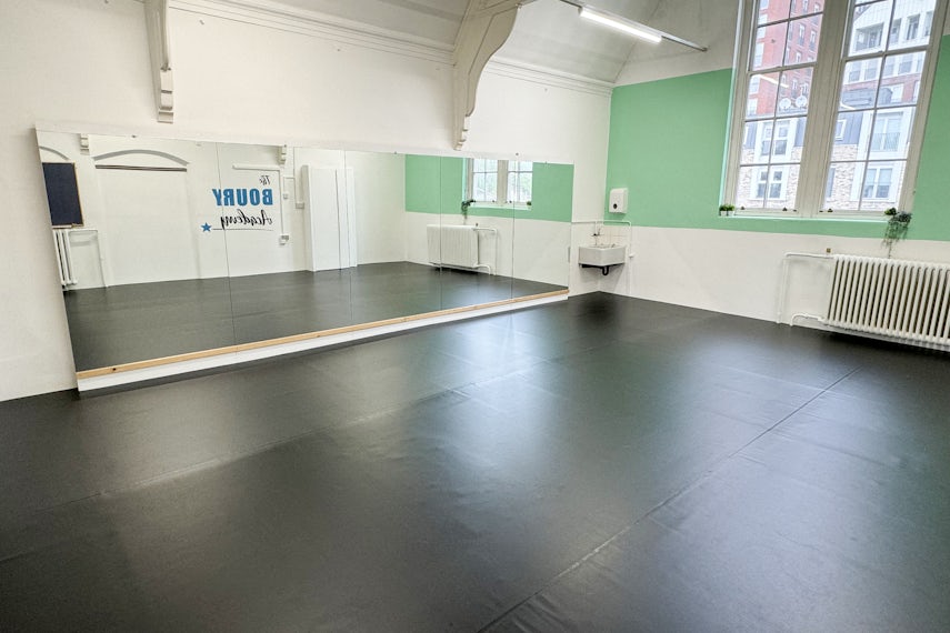STUDIO THREE 0