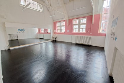 STUDIO FOUR 2