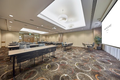 Orelia Room 2