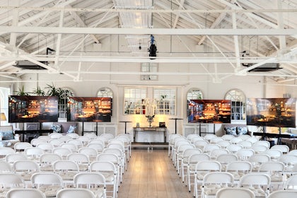 The New White Loft and the Palm Room 6