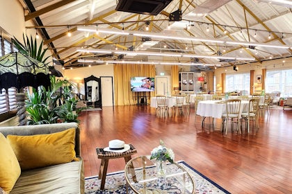 New Victorian Loft and Galeria 33