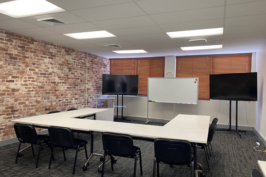 Longreach Room - Flexible Office Space for Short-Term Hire 0