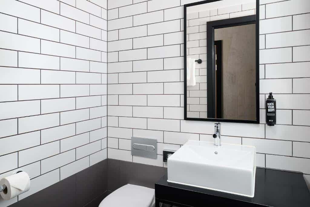 Standard Double Room with En Suite 3