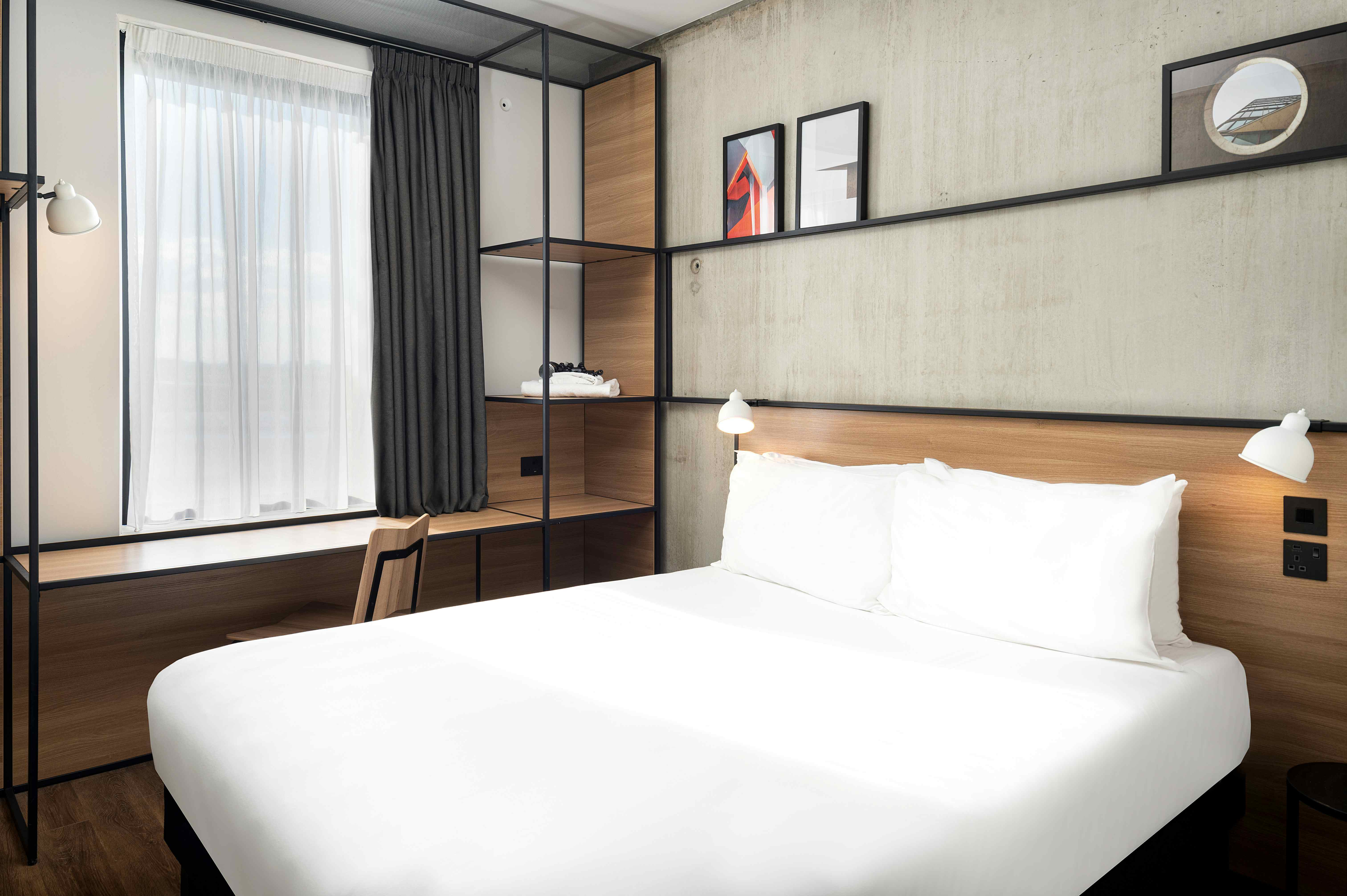 Standard Double Room with En Suite 4