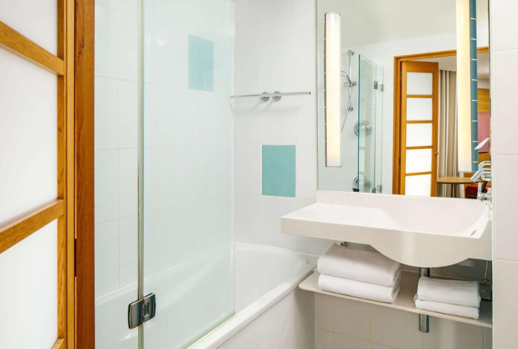 Standard Room with Queen bed + Convertible Sofa 2