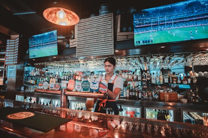 Mends St. Bar 7