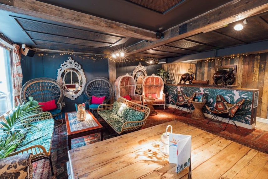 The Lounge 0