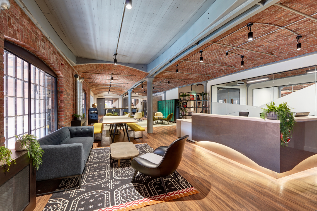 Clockwise Club Lounge 0