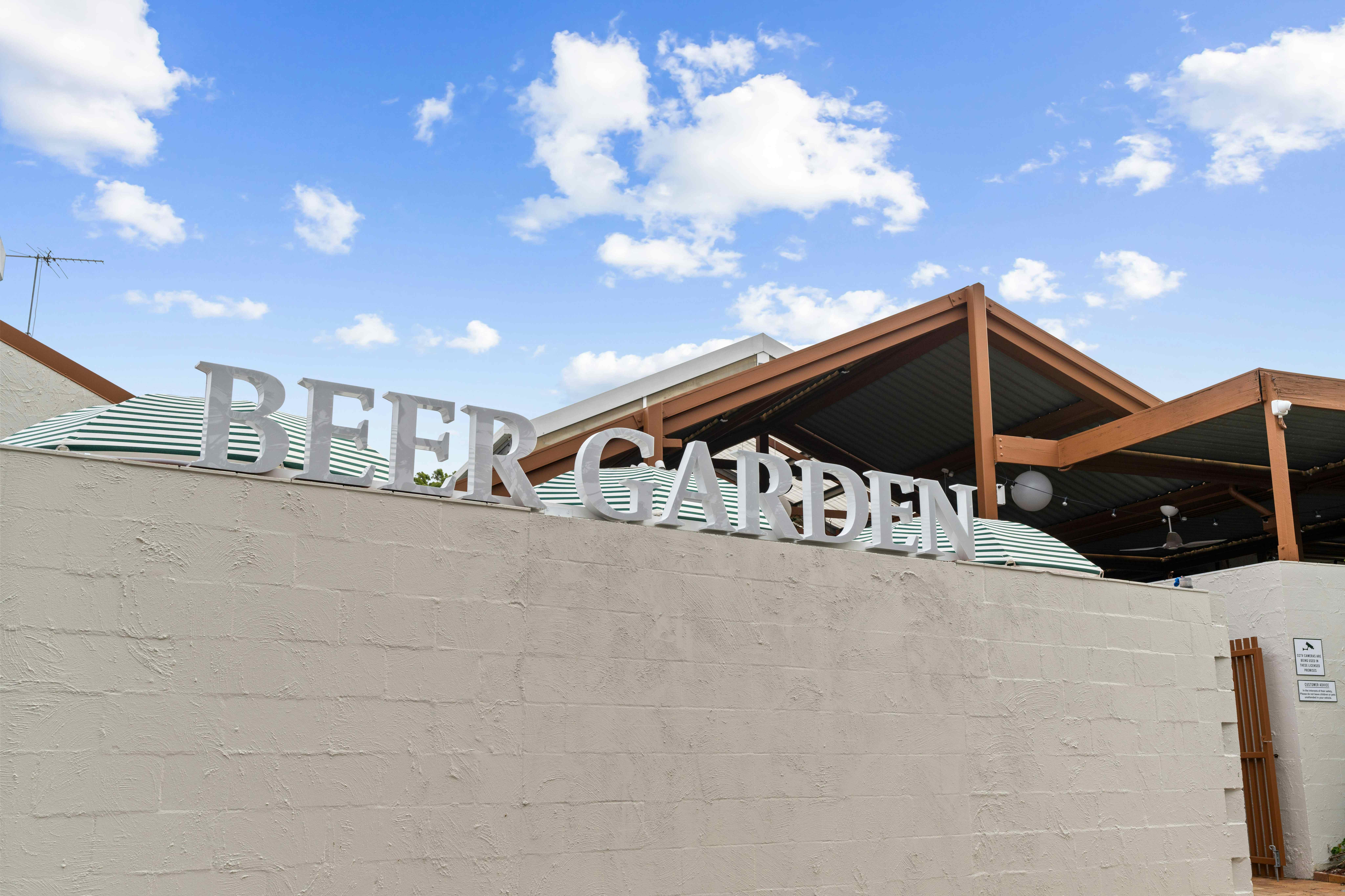 Beer Garden, Newnham Hotel