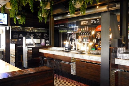Main Bar 1