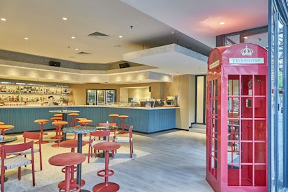 Chelsea Bar 2
